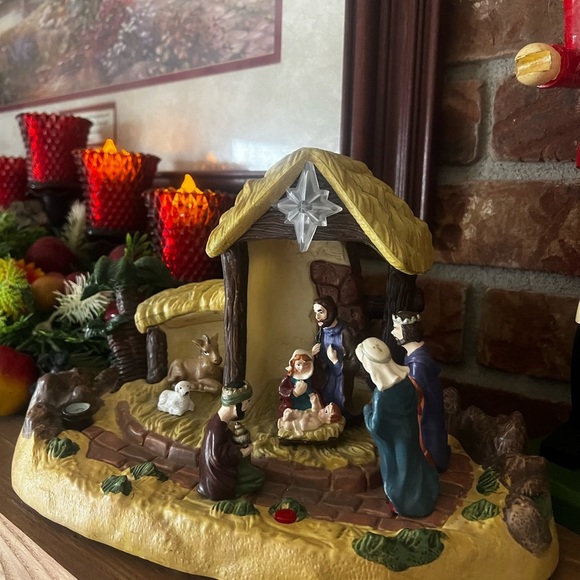 ❤️ Rare Vintage Musical Light Up Nativity Scene Mantel Display - Picture 9 of 12
